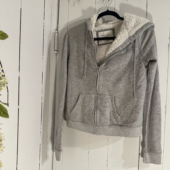 Abercrombie and Fitch zip up Sherpa - Picture 3 of 5